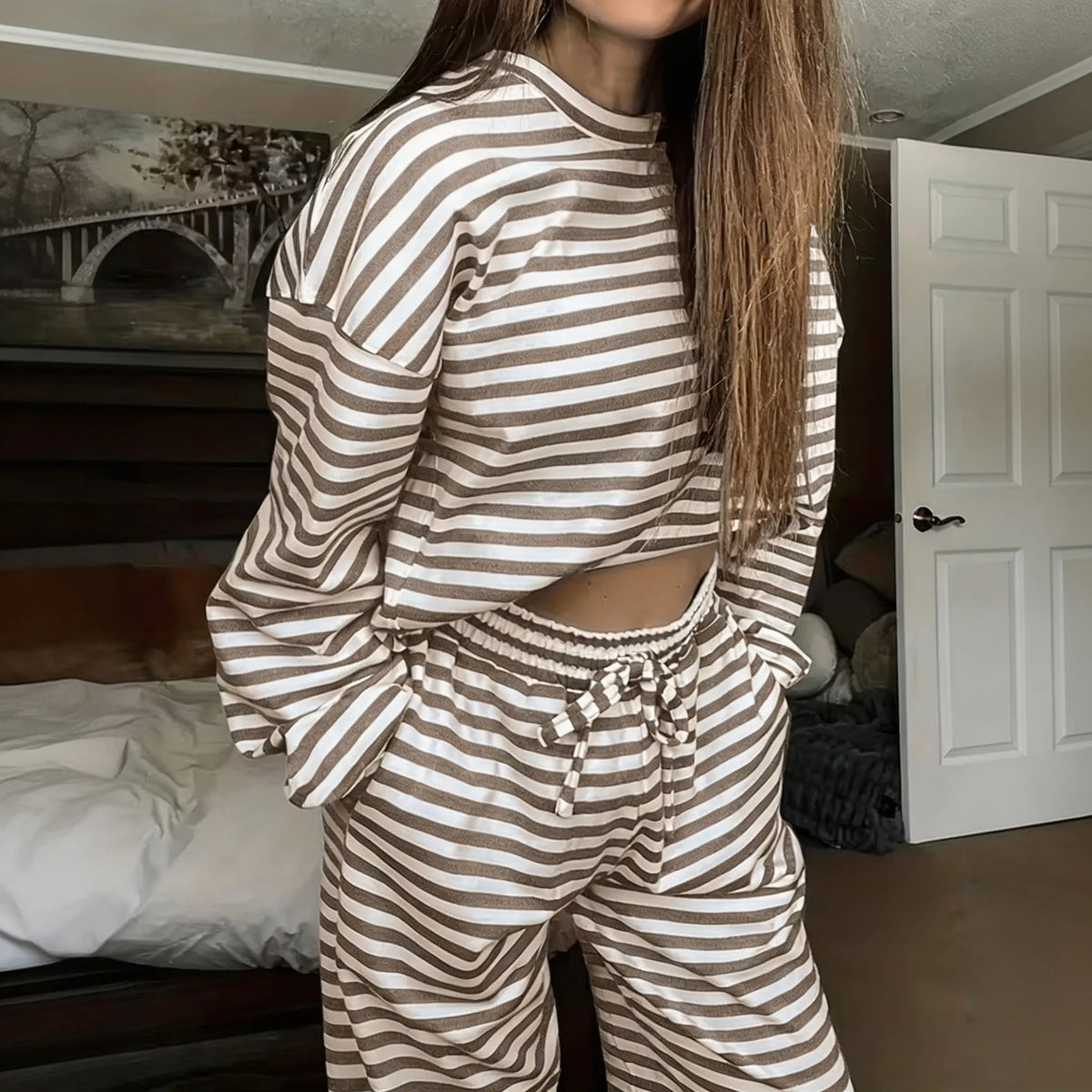 Women’S Minimalist Striped Pajama Set Featuring Two Pockets
