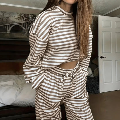 Women’S Minimalist Striped Pajama Set Featuring Two Pockets
