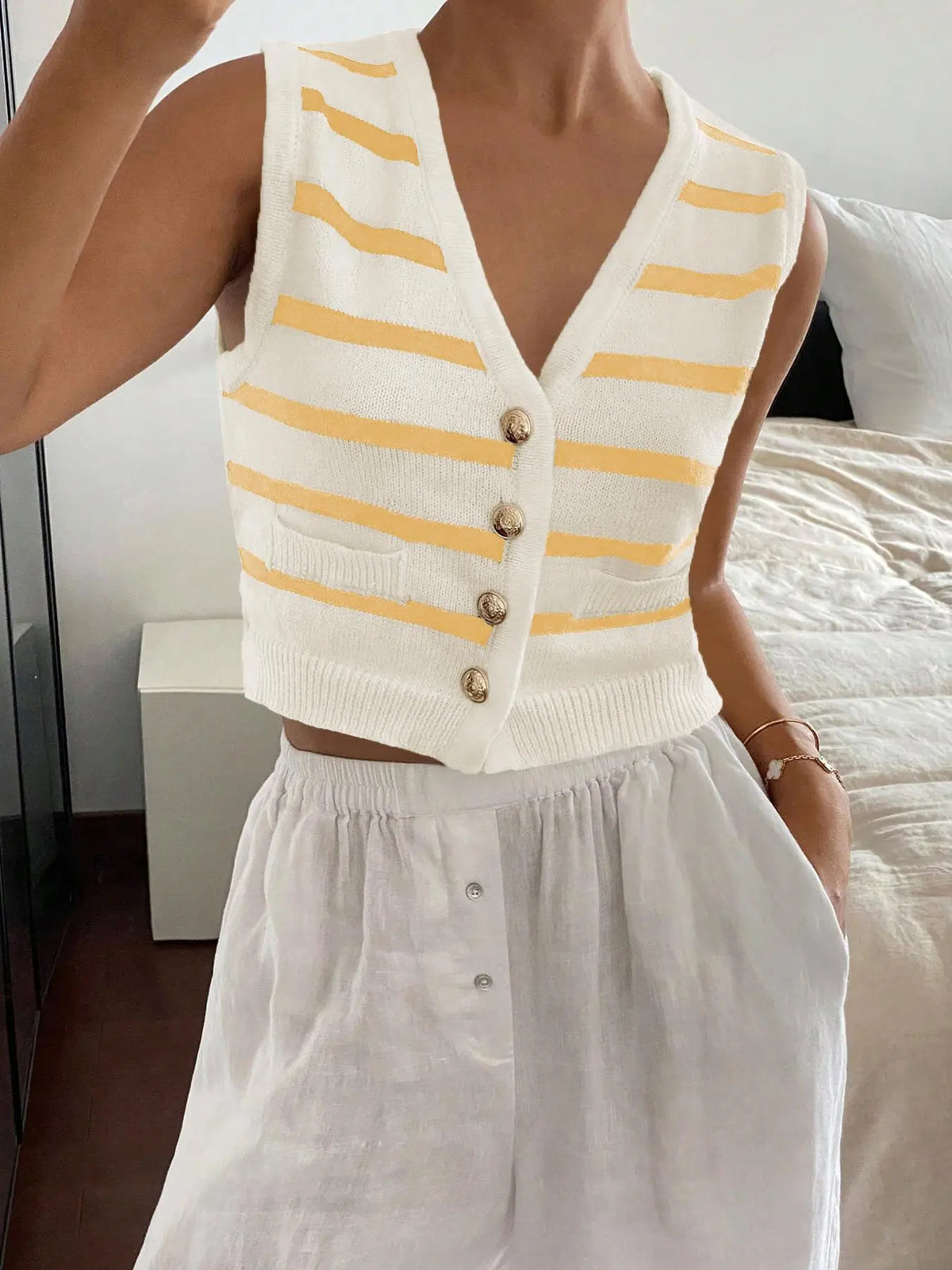 📢Last Call – Don't Miss Out ! Women's Striped Print Button Front V Neck Crop Sweater Vest Casual Sleeveless Knit Top