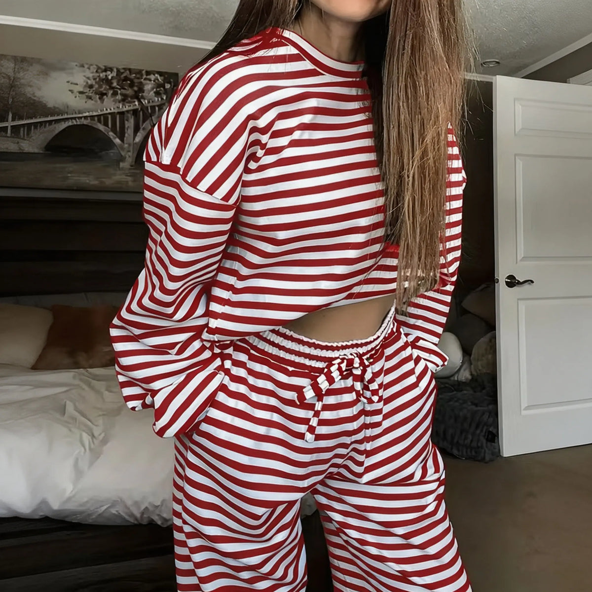 Women’S Minimalist Striped Pajama Set Featuring Two Pockets