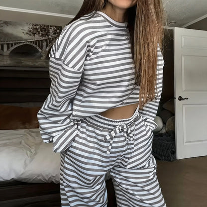 Women’S Minimalist Striped Pajama Set Featuring Two Pockets