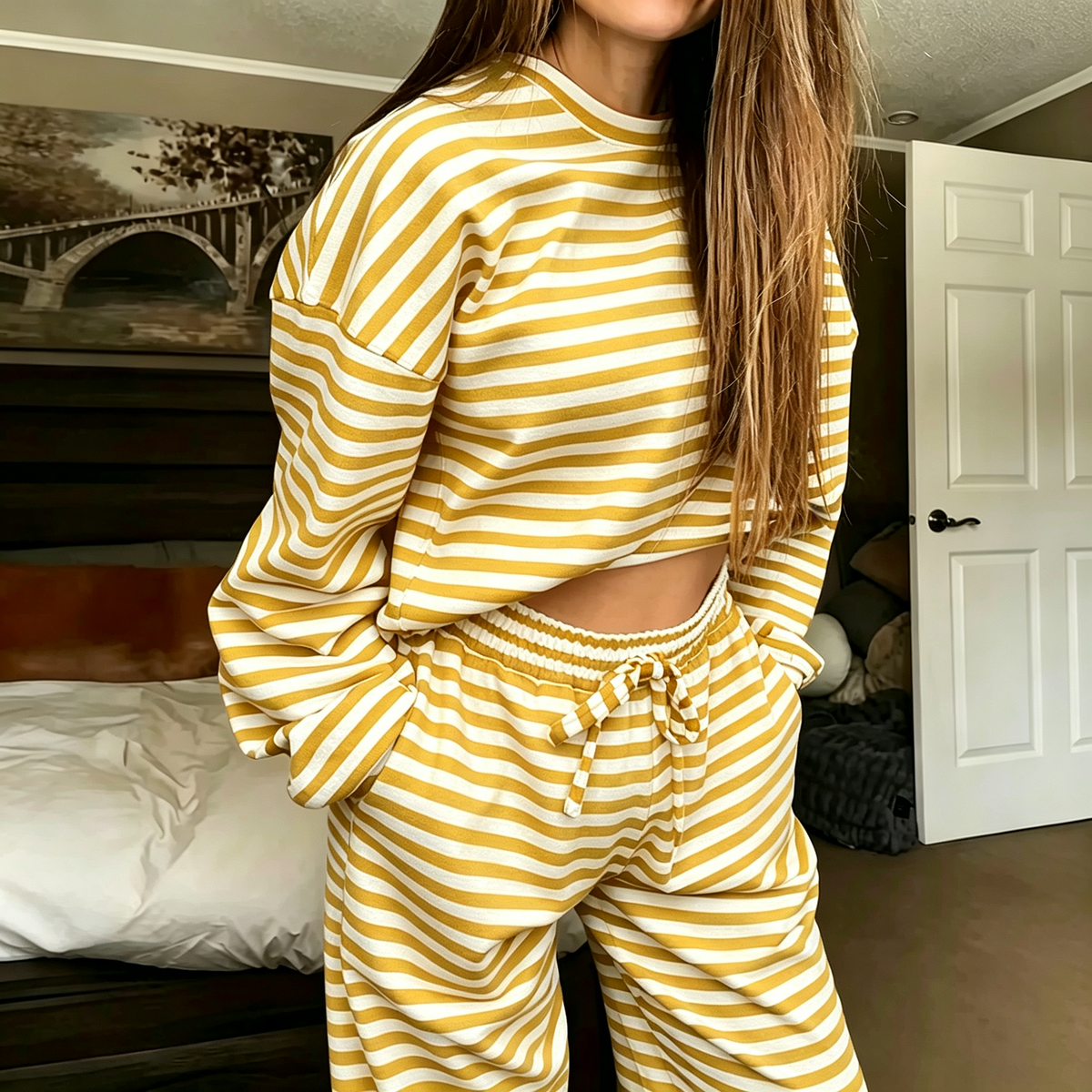 Women’S Minimalist Striped Pajama Set Featuring Two Pockets
